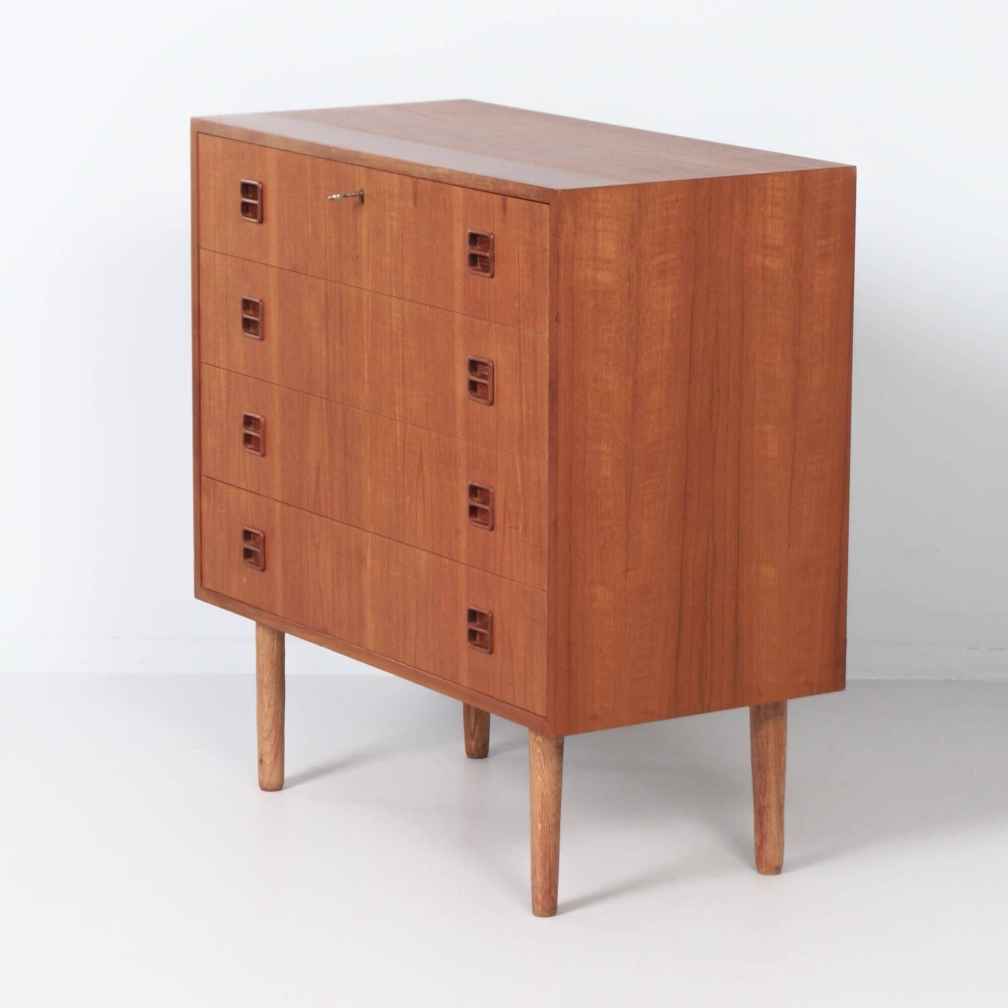 Danish teak chest of drawers, 1960s – 4 drawers, key and recessed handles
