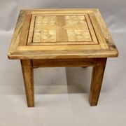 Table basse dessus parquet ancien marqueté