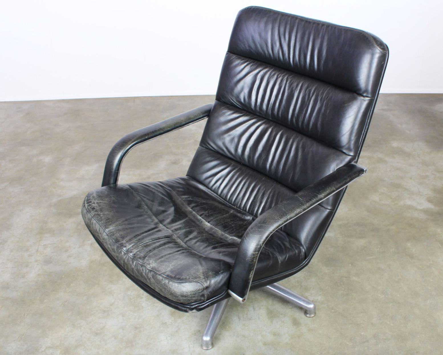 Black leather F141 armchair by Geoffrey Harcourt for Artifort 1970s