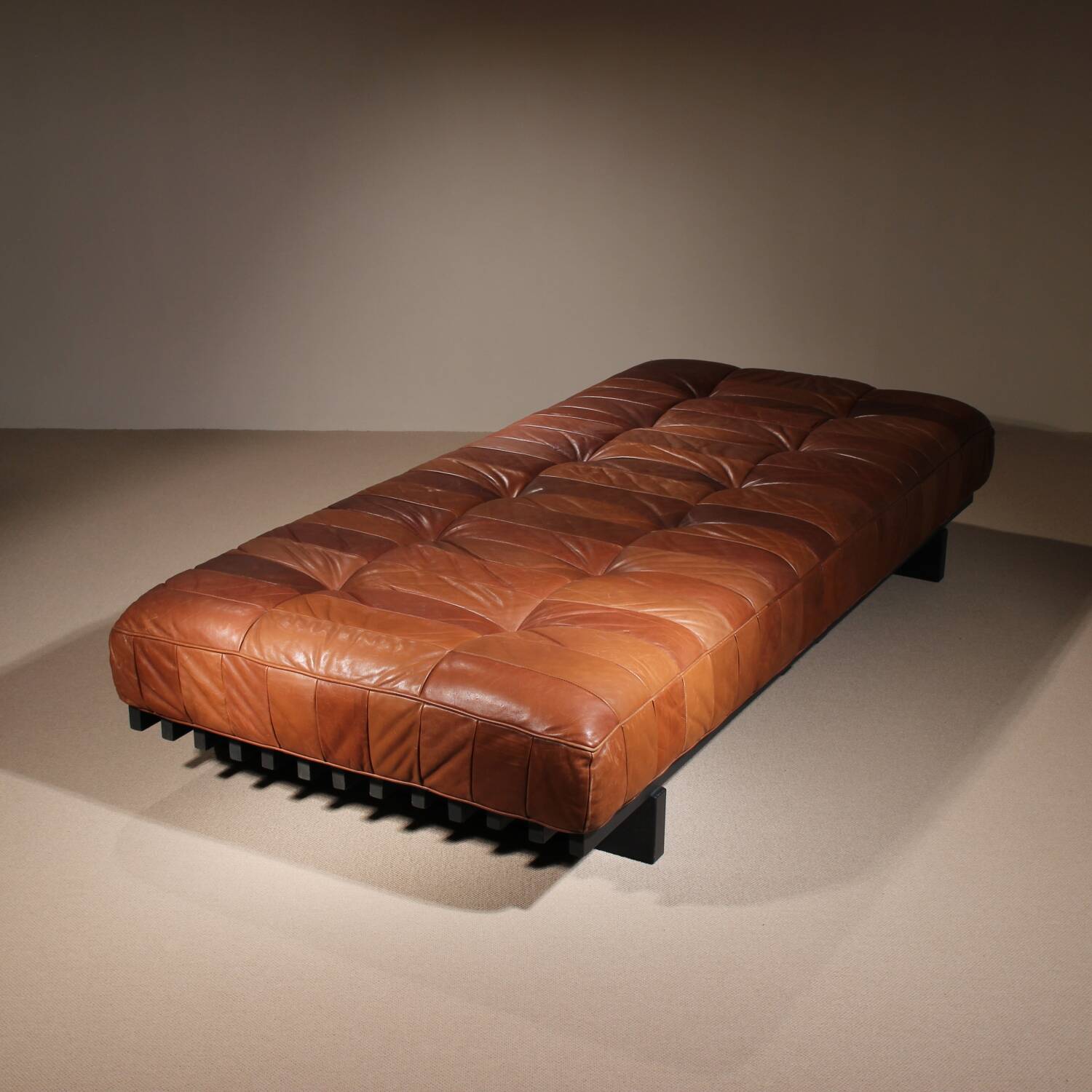 Lit de jour 'DS-80' en cuir patchwork cognac par De Sede, Suisse
