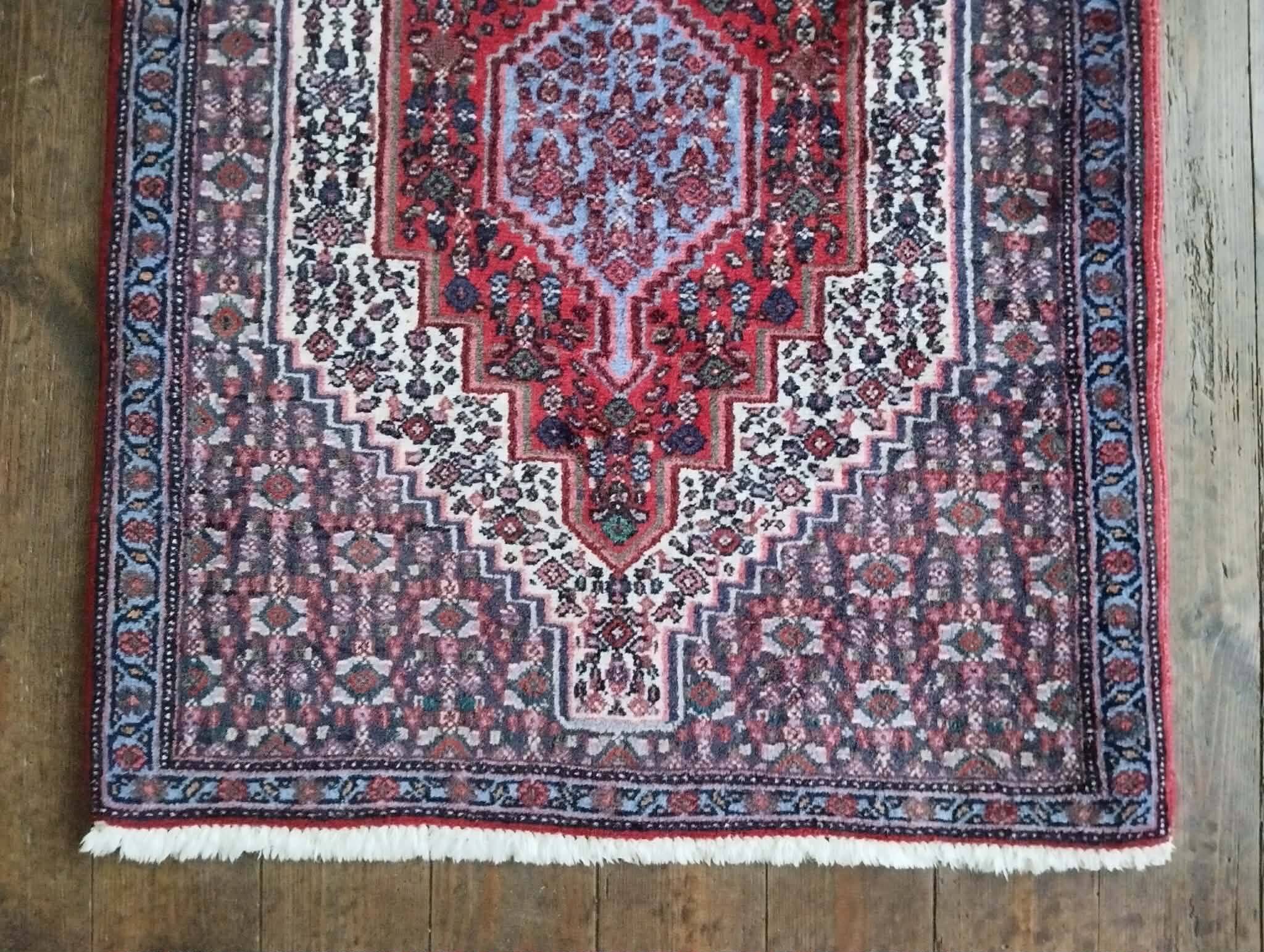 Handmade Persian Senneh rug 101x73cm