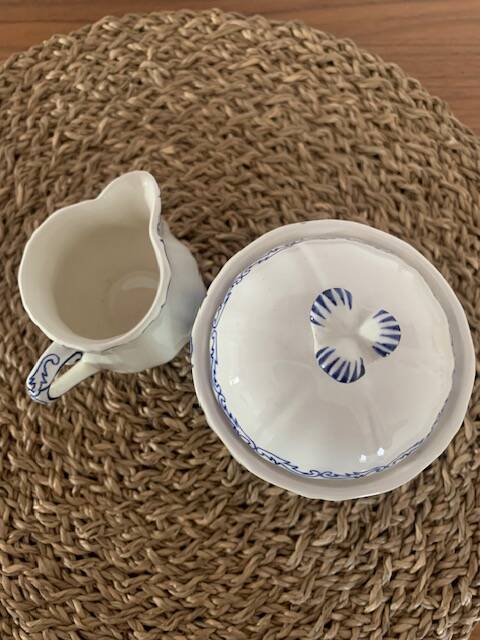 Milk or cream jug and sugar bowl with Gien earthenware lid, Rouen model 32