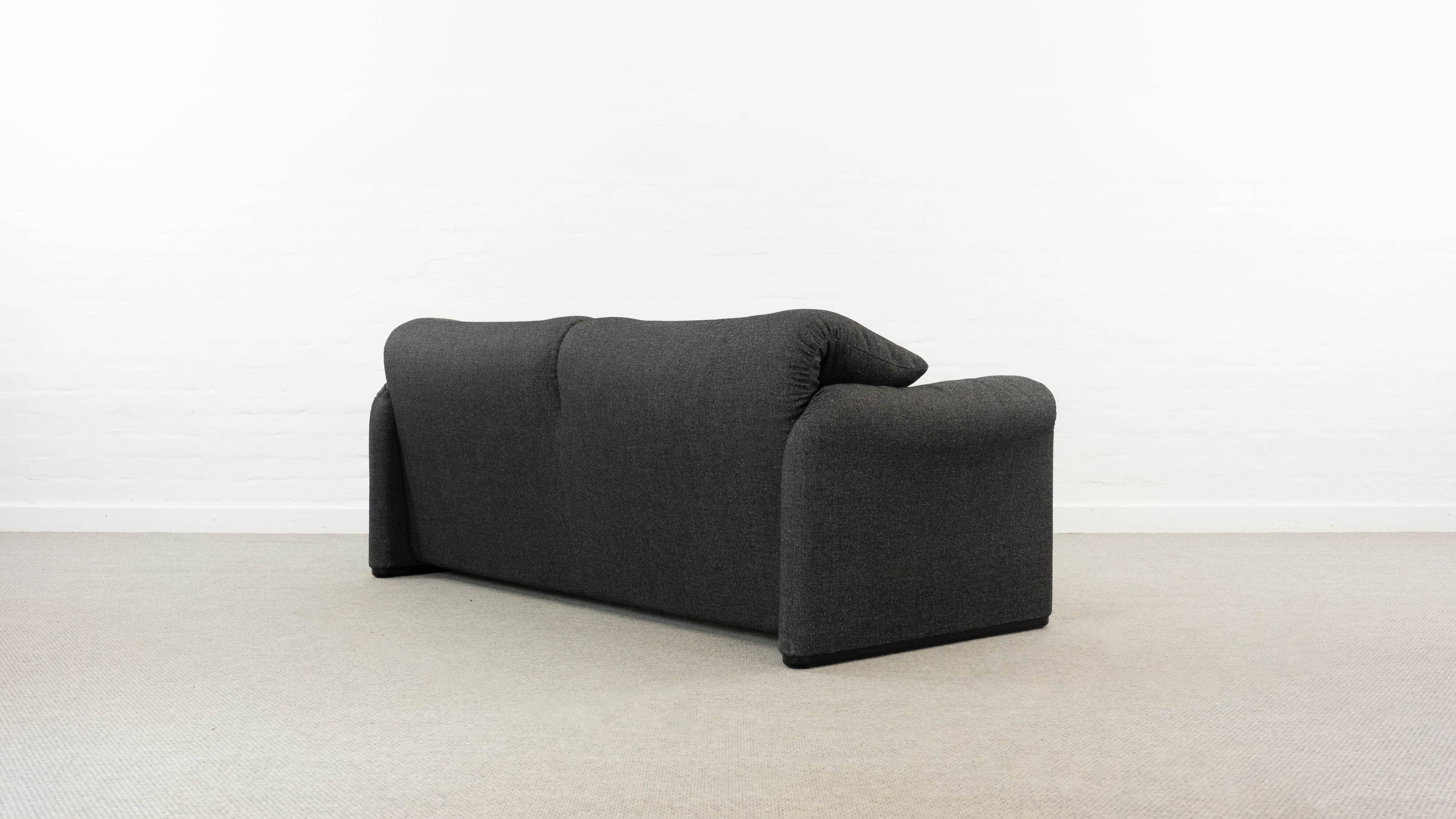 Maralunga 2.5-seat Sofa by Vico Magistretti for Cassina, Italy