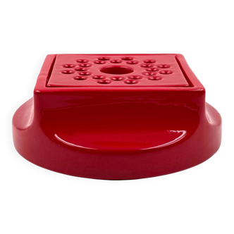 Cendrier en céramique rouge style futuriste, Studio Opi, Gabbianelli Italie, vers 1970