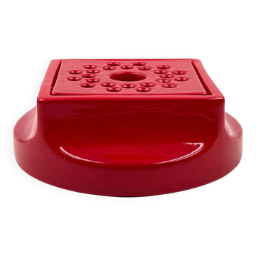 Cendrier en céramique rouge style futuriste, Studio Opi, Gabbianelli Italie, vers 1970