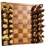 Imposant jeu d'échecs signé CJ