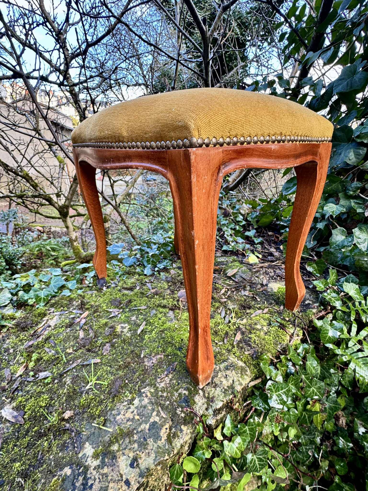 Large studded footrest in Louis XV style