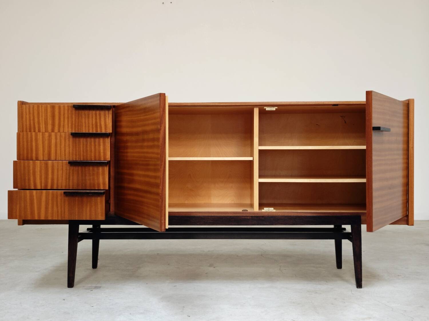 Enfilade meuble de rangement Frantisek Mezulanik pour Up Zavody  1960