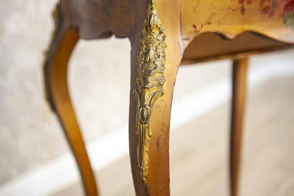 Table de couture en acajou avec détails en laiton, années 1890.