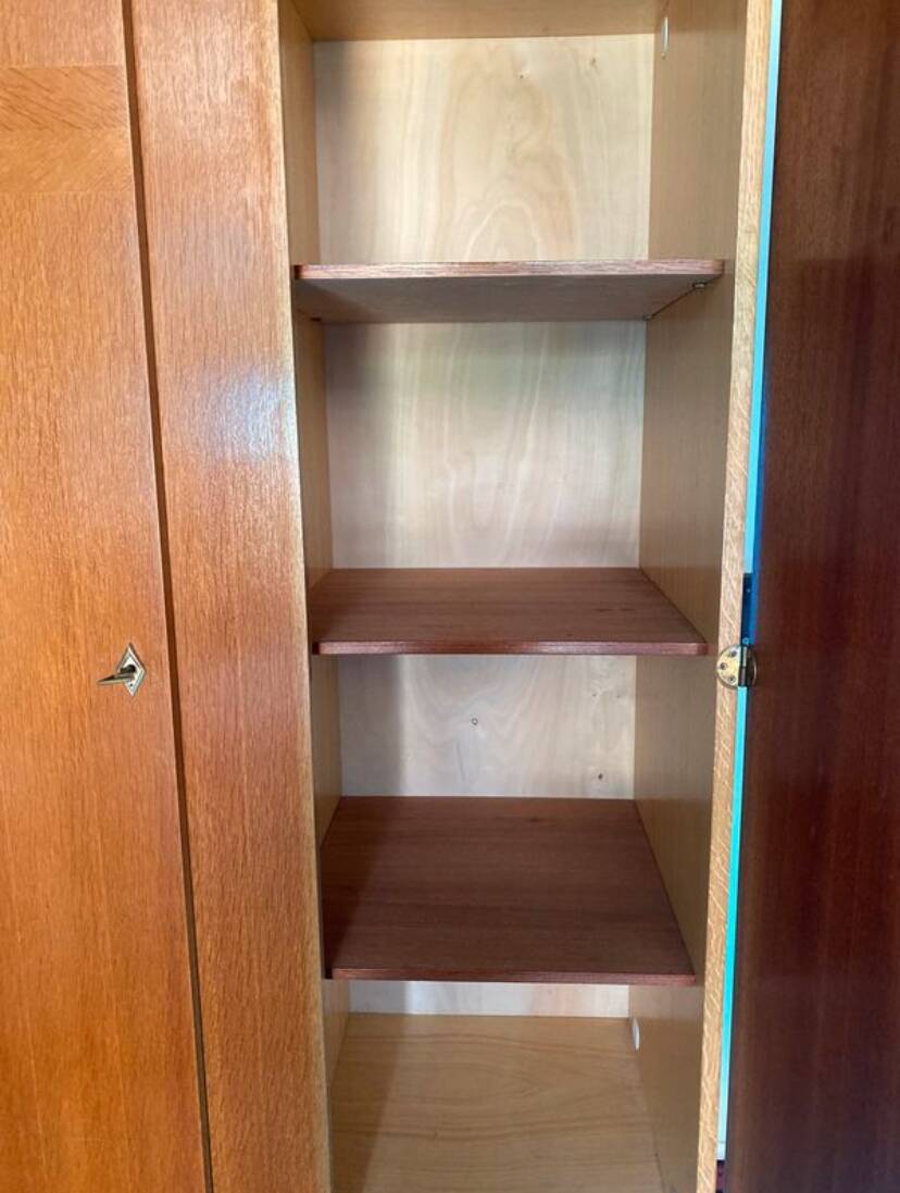 Armoire vintage