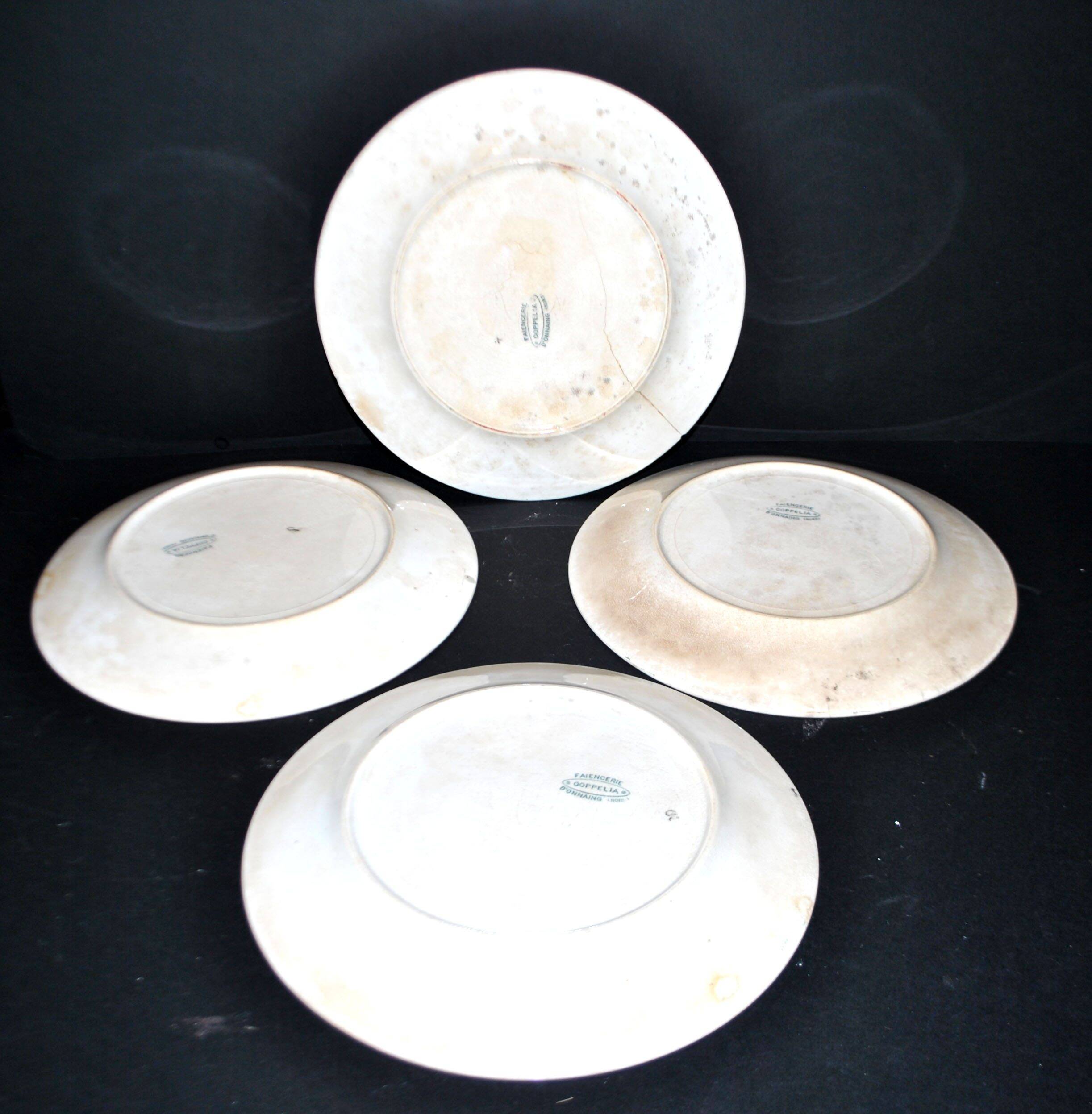 Onnaing Faïencerie set of 4 Coppelia plates with green floral decoration, iron earthenware