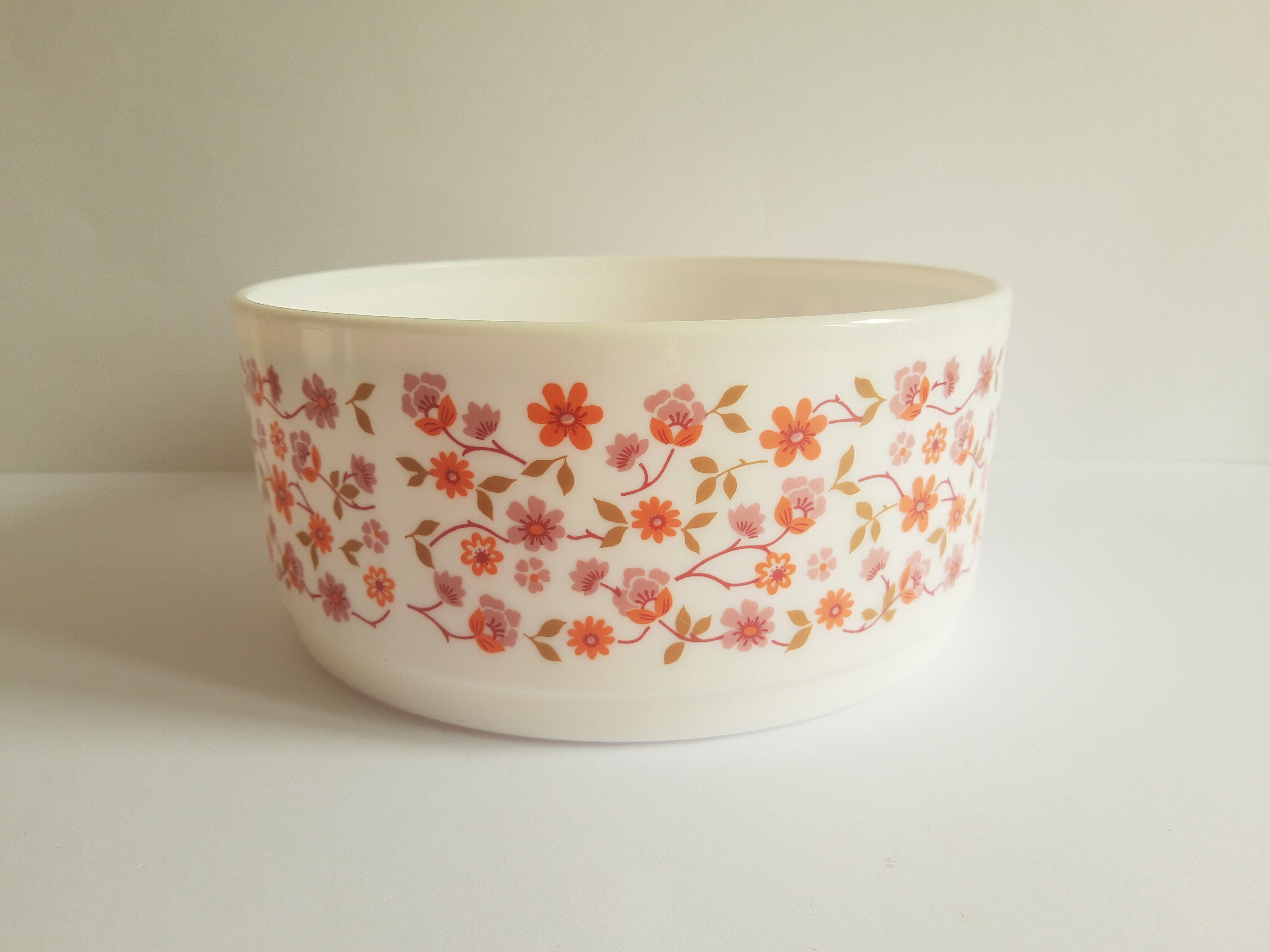 Salad bowl opaline arcopal scania vintage flowers 70s