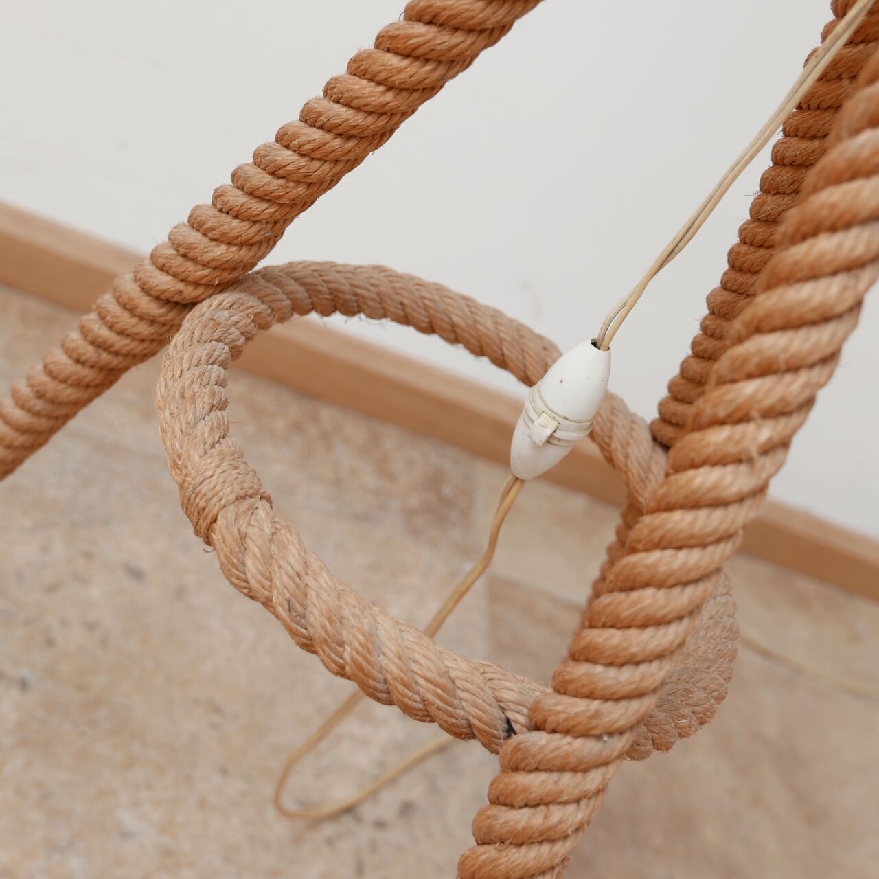 Handcrafted floor lamp in rope from the 60s and 70s