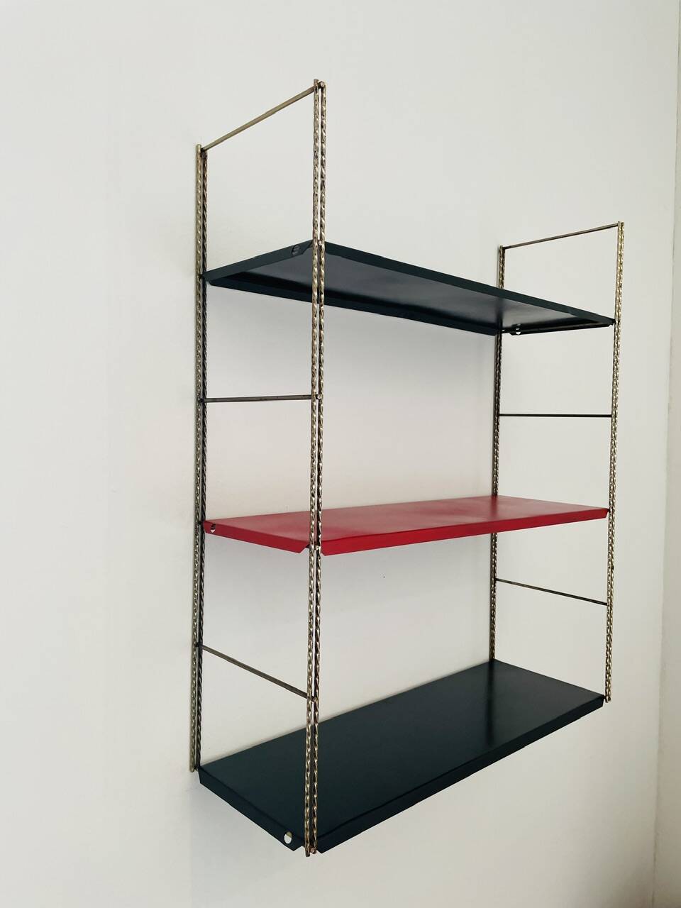 Adjustable wall shelf Mid-Century Modern in brass and metal