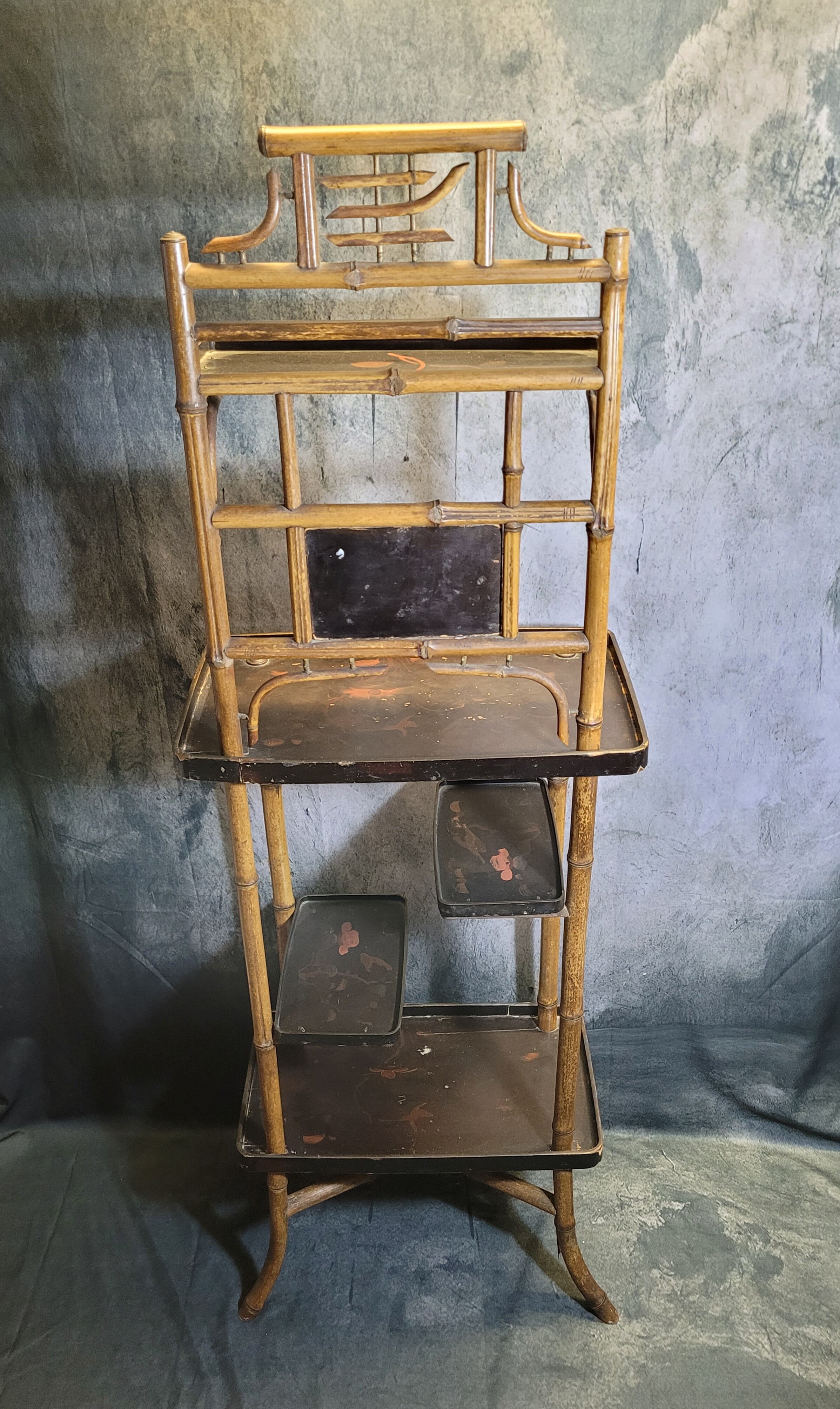 Shelf in bamboo and asian lacquer