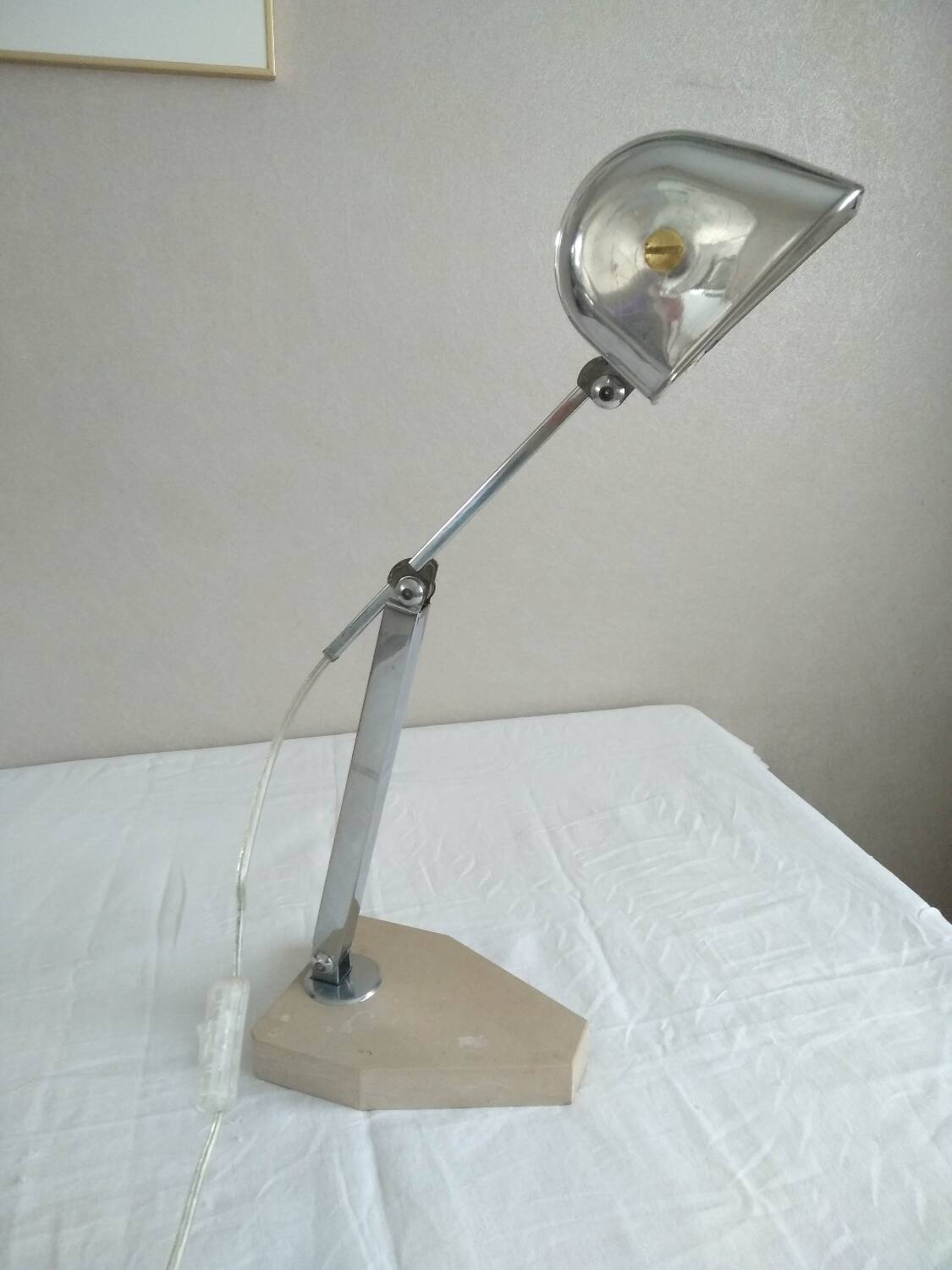 French craftsmanship pirouette lamp