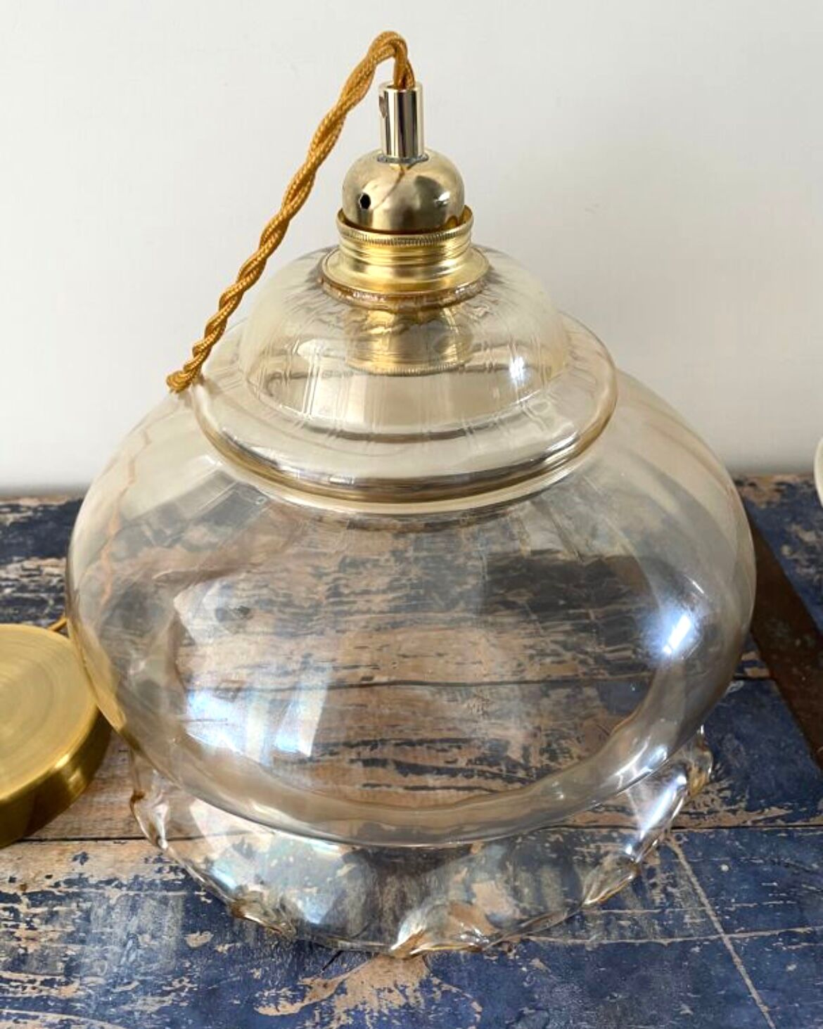 Vintage pendant lamp in electrified golden glass to nine