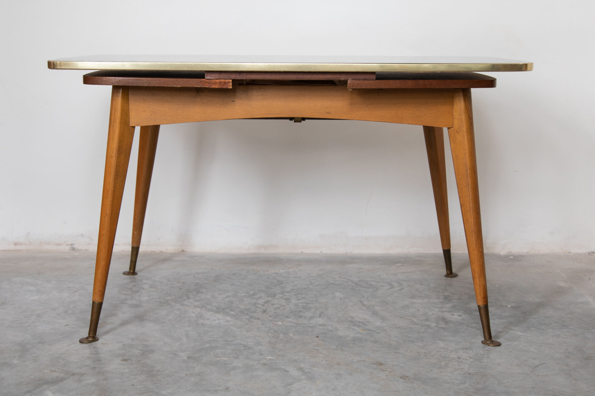 Table à manger réglable avec scène parisienne graphique, des années 1950