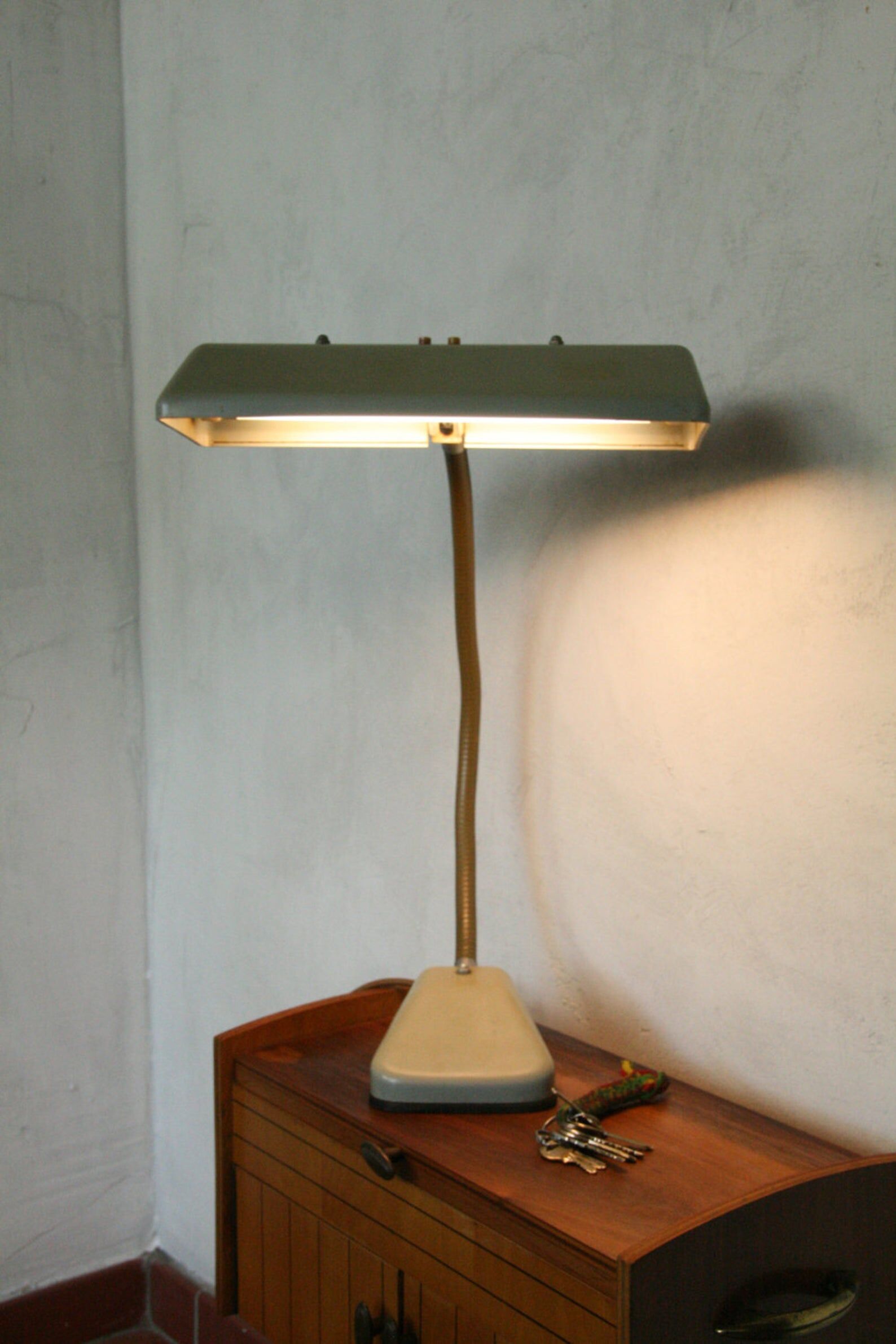 Lampe de bureau industrielle