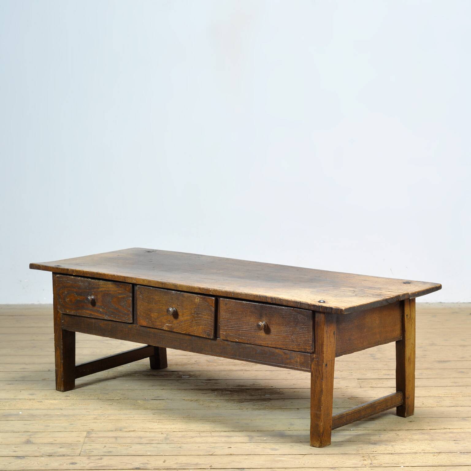 Oak coffee table, circa 1820