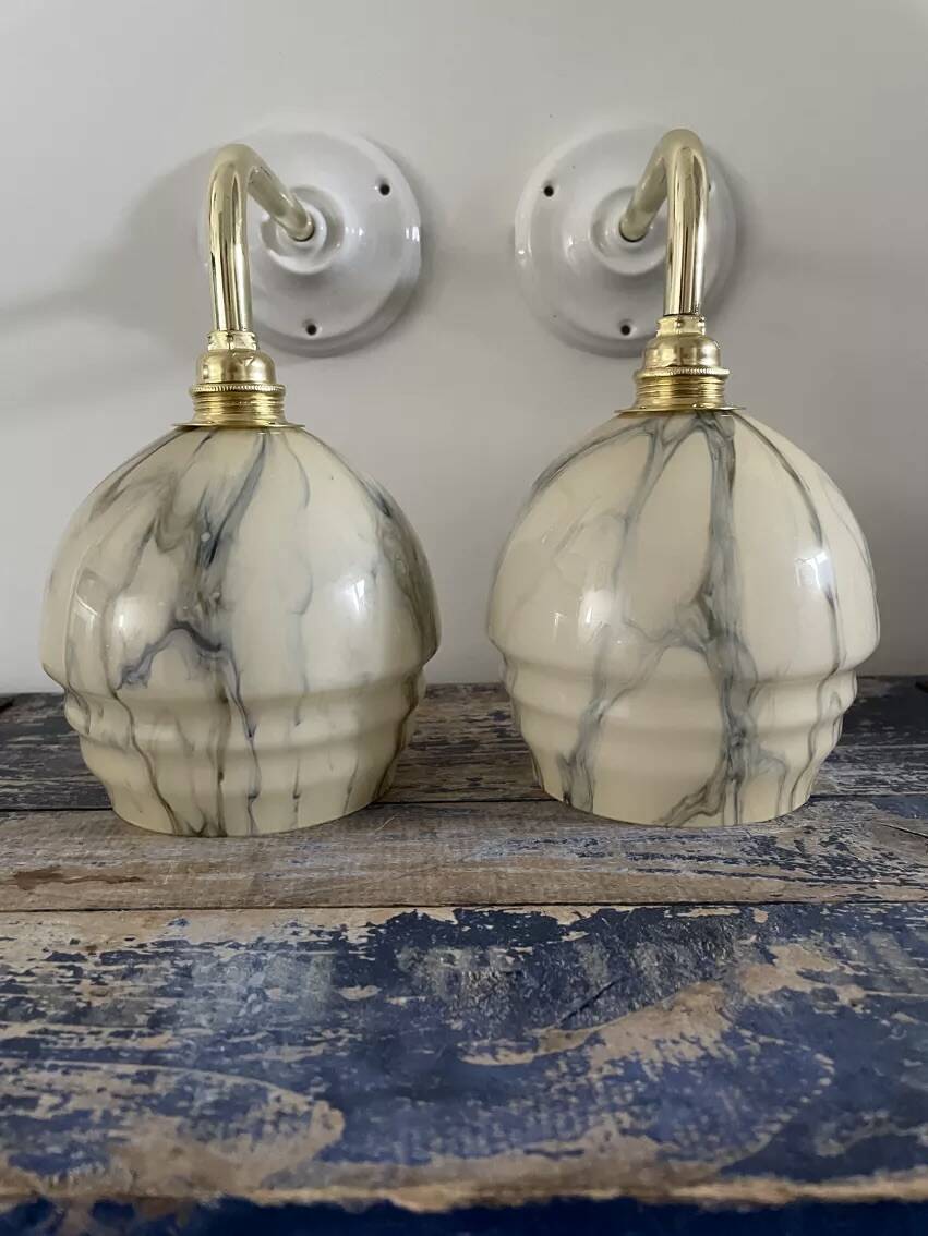 Pair of Art Deco wall lights in marbled opaline