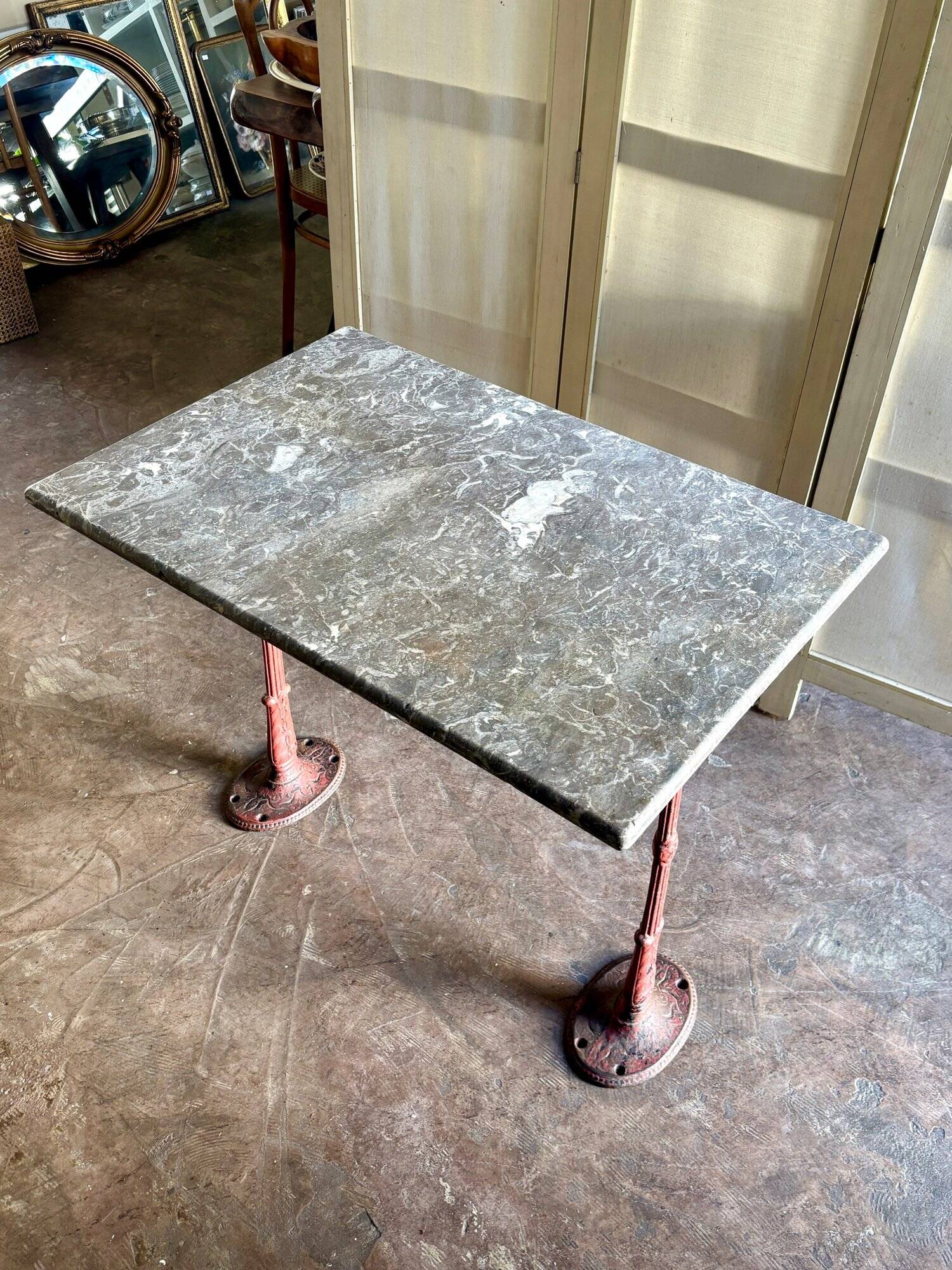 Grey marble and burgundy cast iron bistro table ☐ 85 x 57 cm