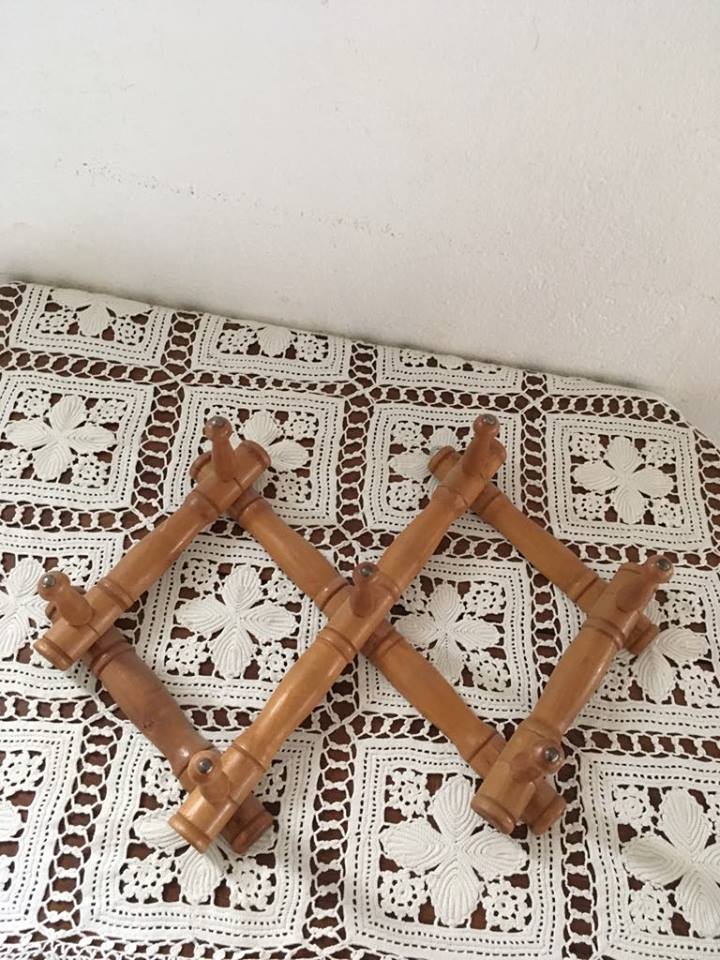 Expandable wall coat rack wooden way bamboo of the 1960s.