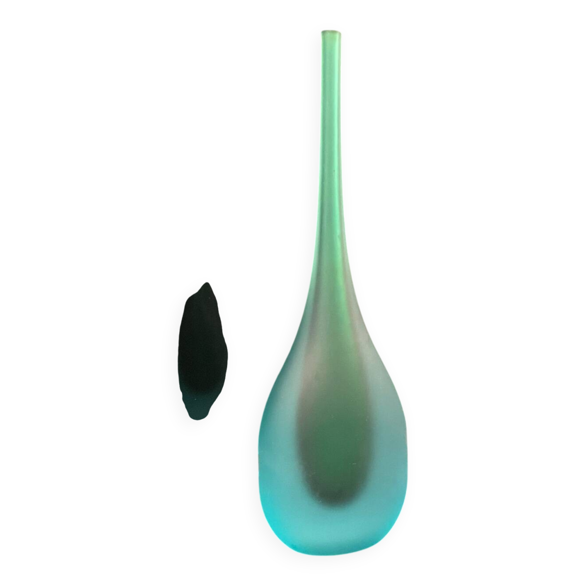 Vase en verre soufflé de Murano en forme de flûte avec un dégradé givré de teal à vert.