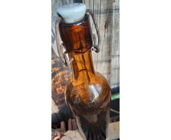 Bouteille de bière en verre de couleur ambre