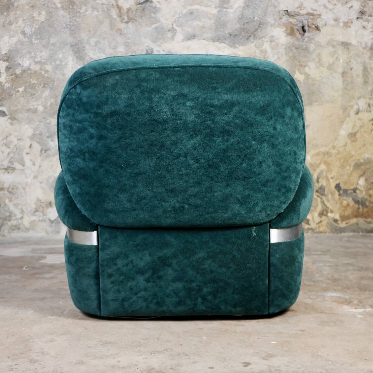 Pair of Beka armchairs in green velvet