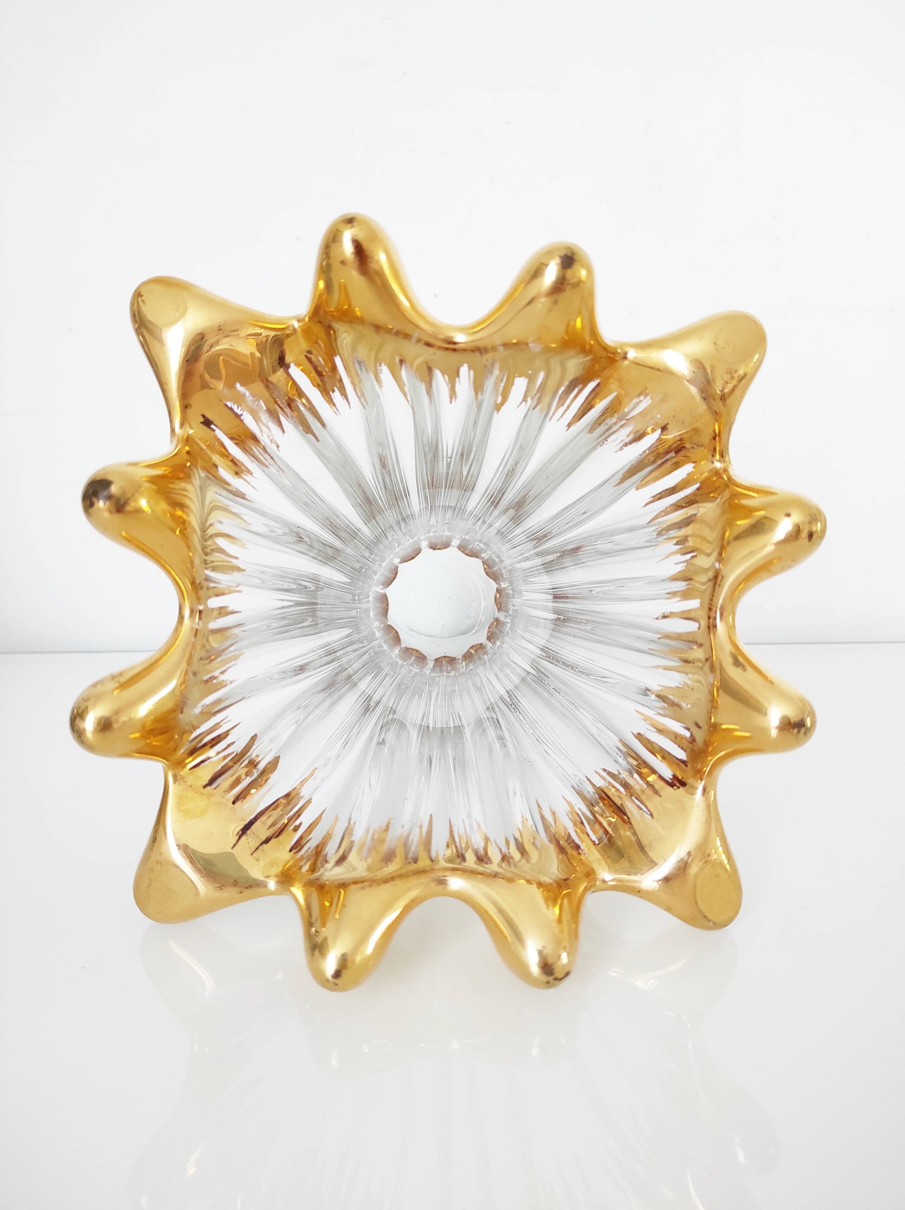 Splash-shaped crystal vase with gold rim