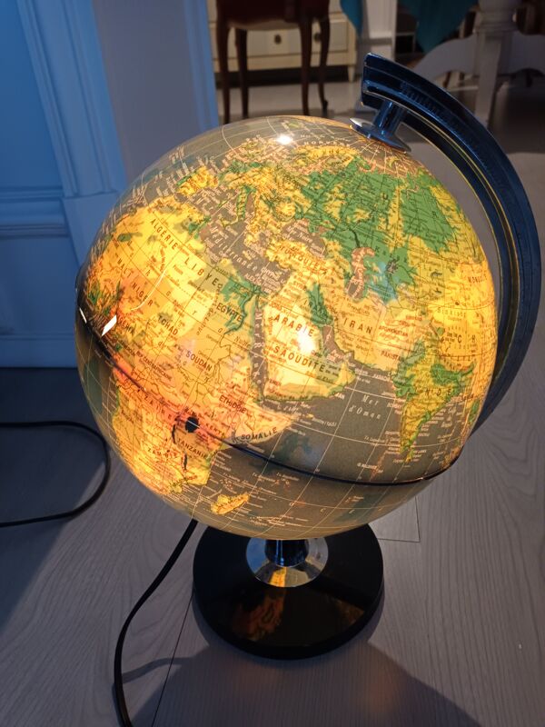 Globe terrestre lumineux année 1970