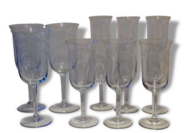 Verres anciens gravés/ verres à vin/ verres à eau/ flûtes à champagne
