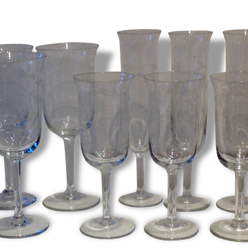 Verres anciens gravés/ verres à vin/ verres à eau/ flûtes à champagne