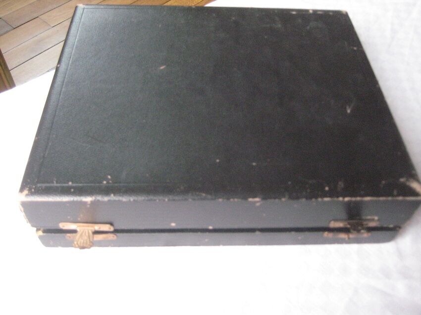 Christofle twelve large covers, model ribbons