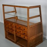 Meuble de mercerie ou comptoir de magasin espagnol ancien en hêtre et chêne, années 1950