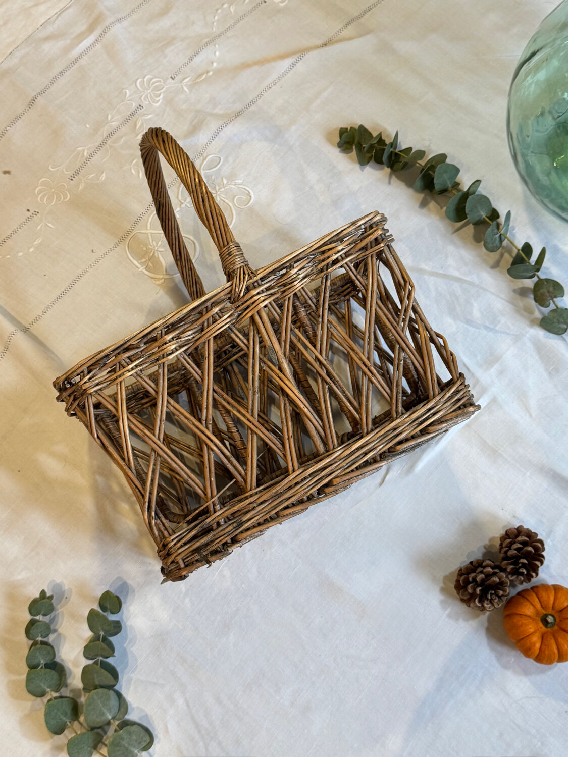 Vintage bottle carrier basket