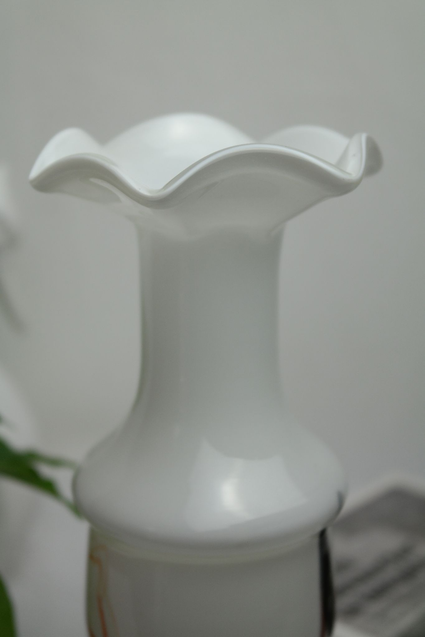 Corolla vase in white opaline with orange-brown patterns.