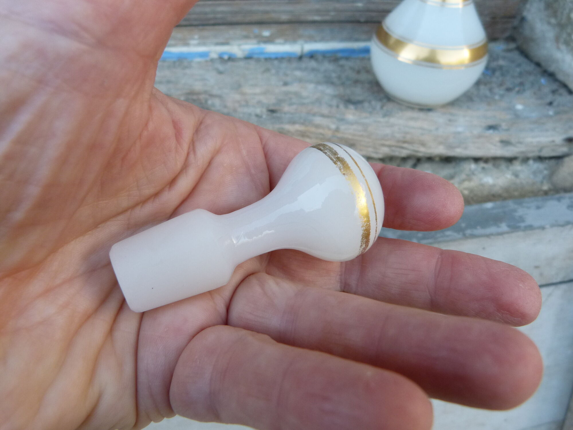 Portieux Vallerysthal old flask in white opaline and gold 1900