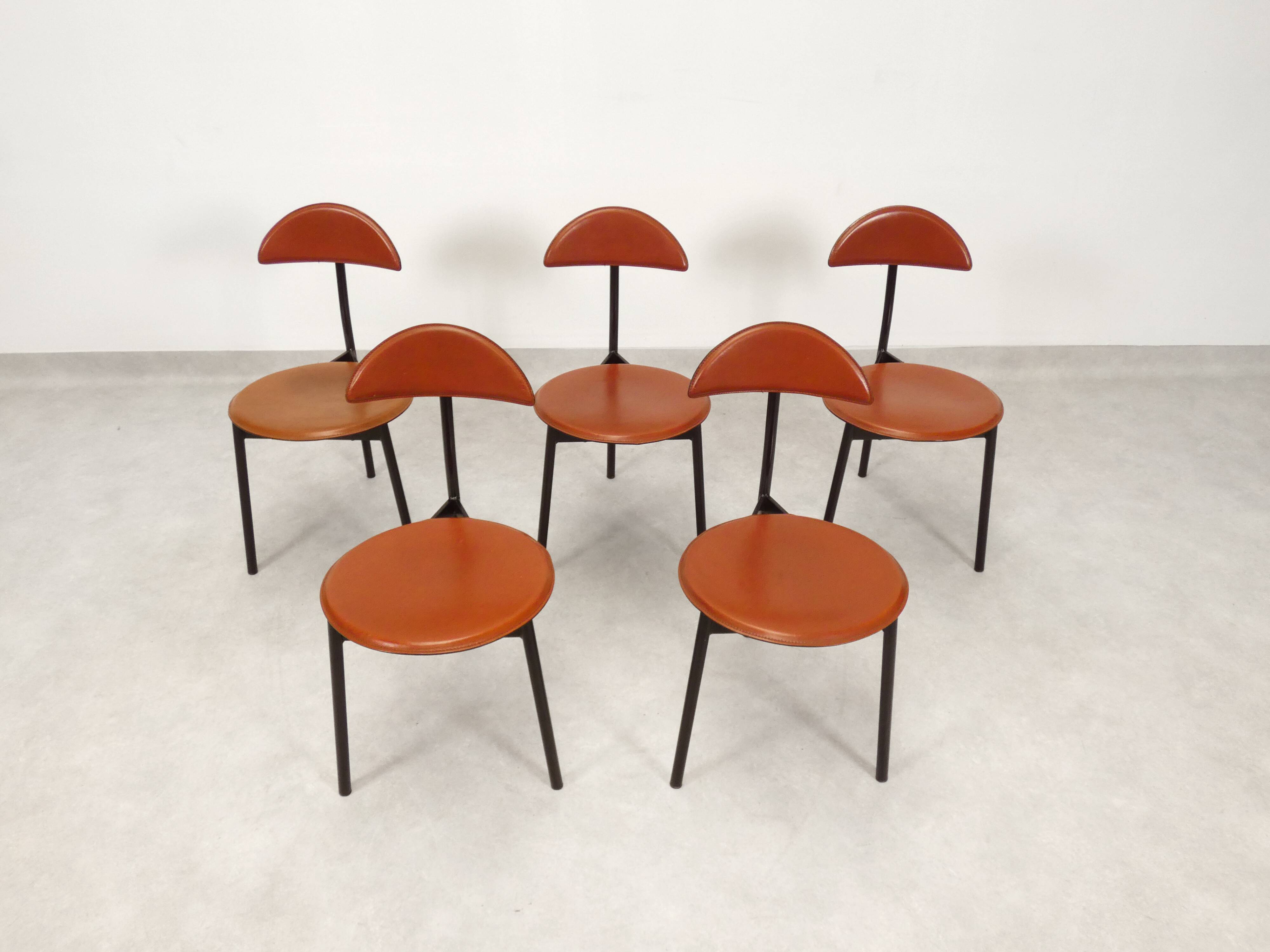 Set of 5 Linea Veam leather tripod chairs