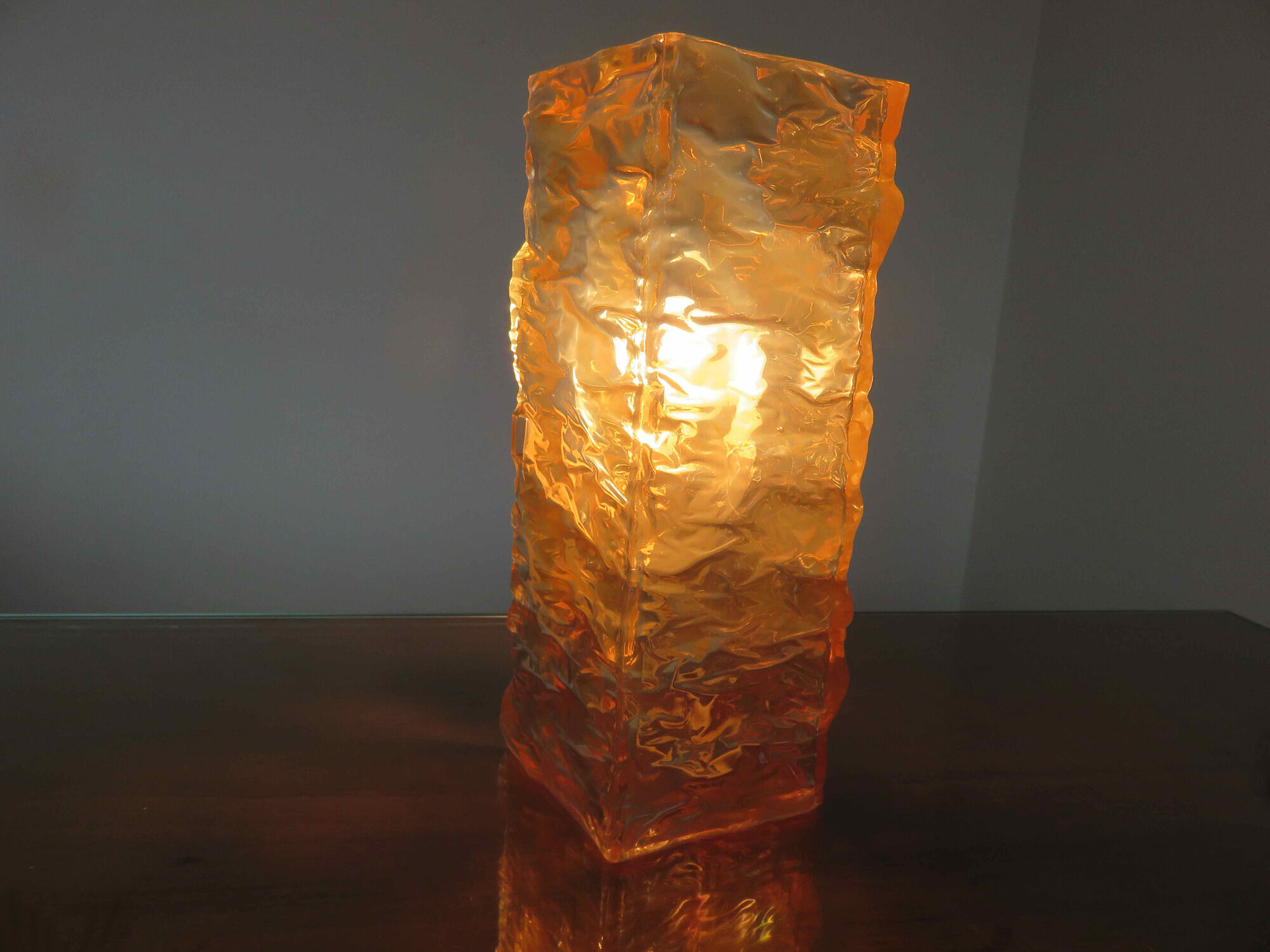 Champagne resin wall lamp