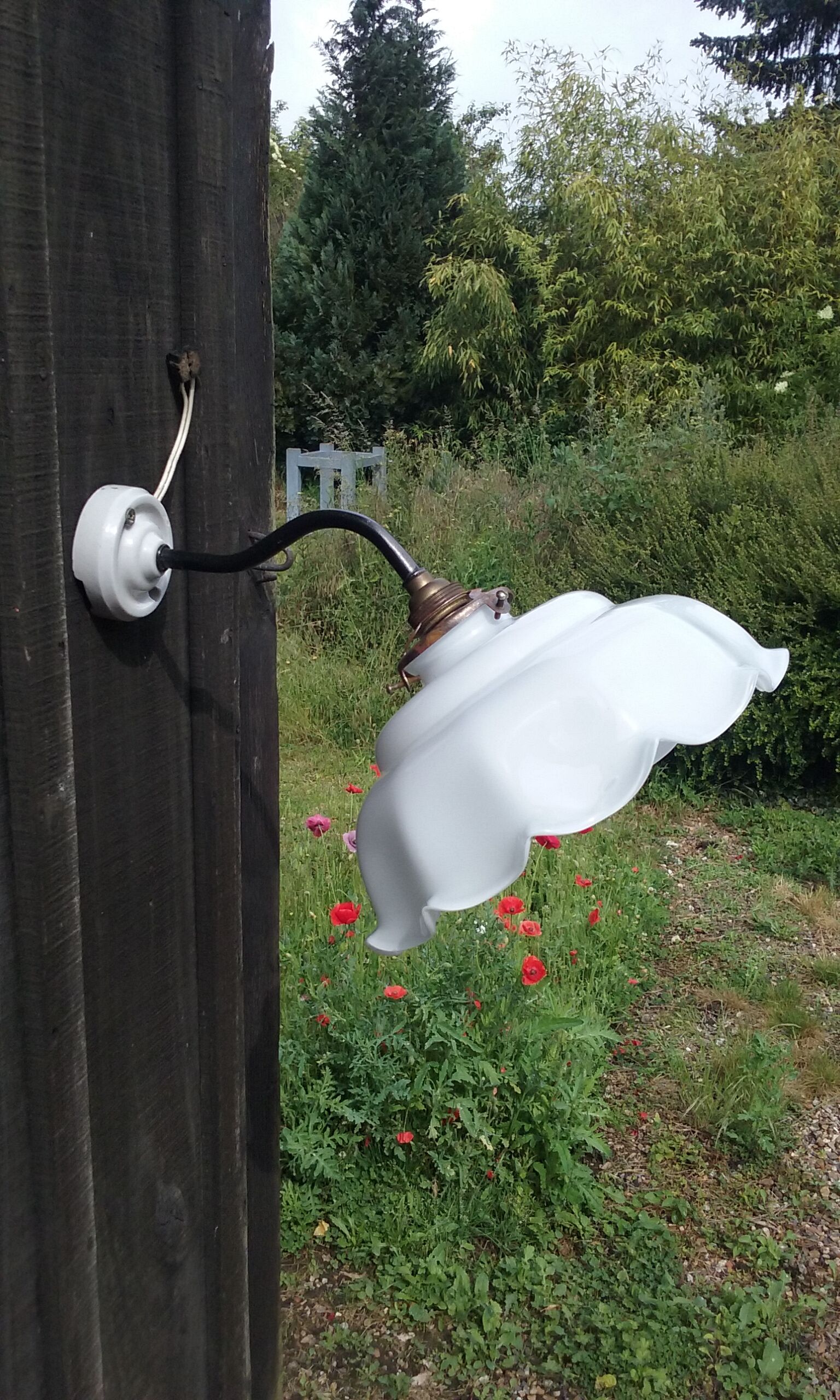Ceramic wall lamp and glass
