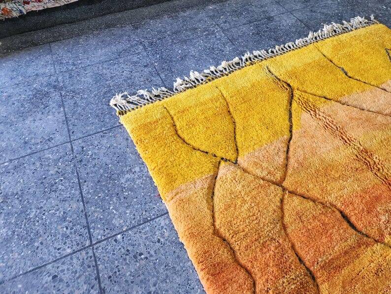 Large Moroccan Berber rug 300 × 200 cm – ochre yellow, geometric pattern
