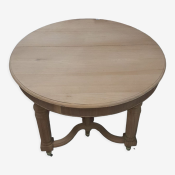 Oval table with extensions