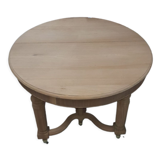 Oval table with extensions