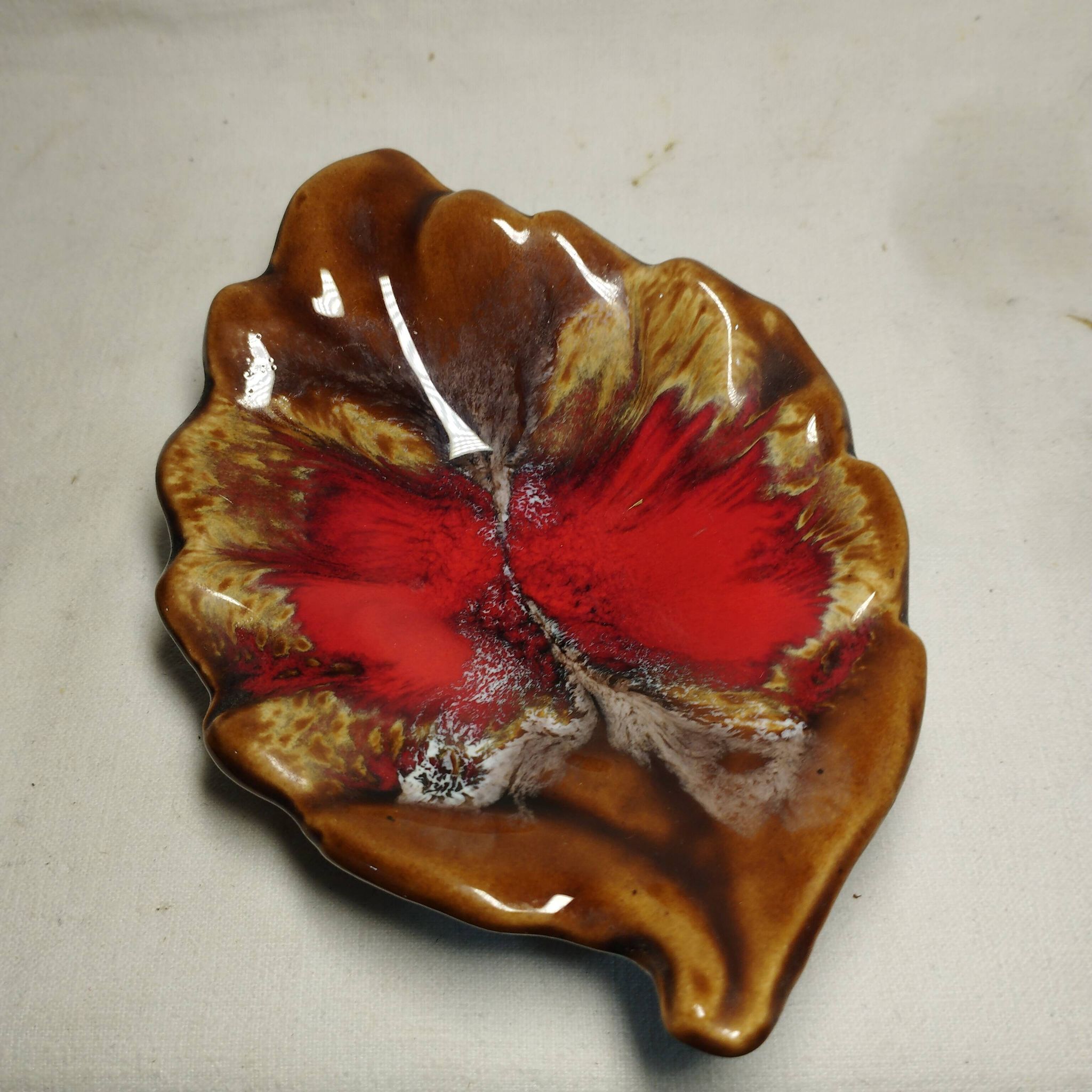 Vintage : ravier ou vide poche en porcelaine - Pougues les Eaux