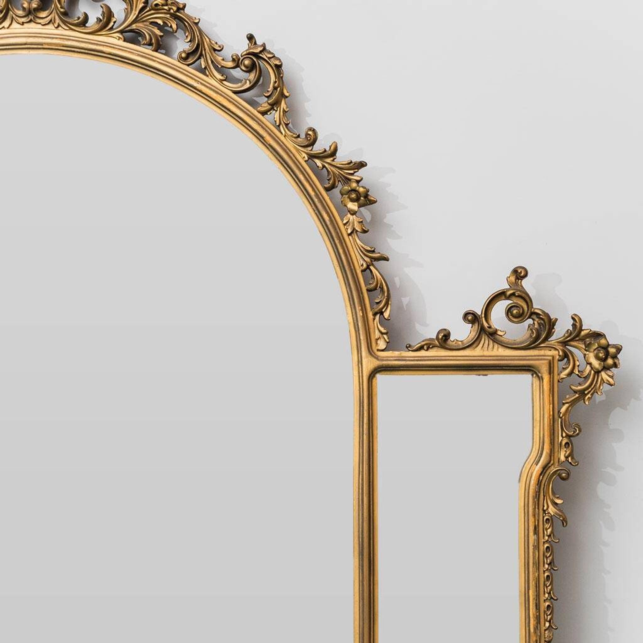 Wall mirror in gold leaf wood, 1950s vintage, 178x5x175
