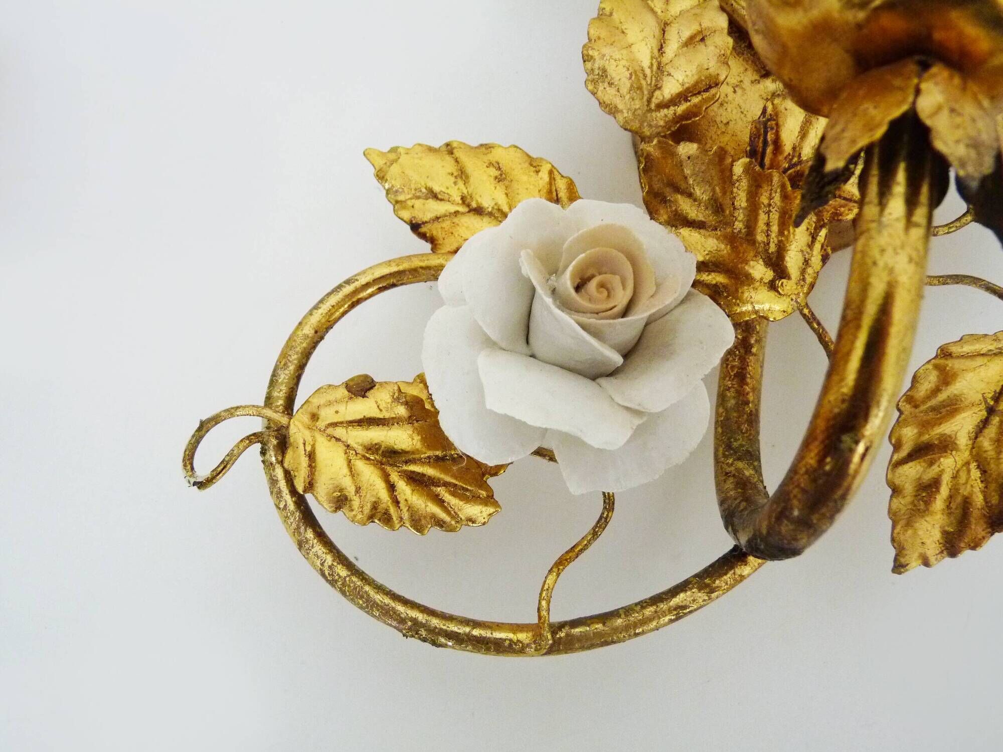 Paire d'appliques murales italienne feuillage doré à la feuille d'or, années 70-80