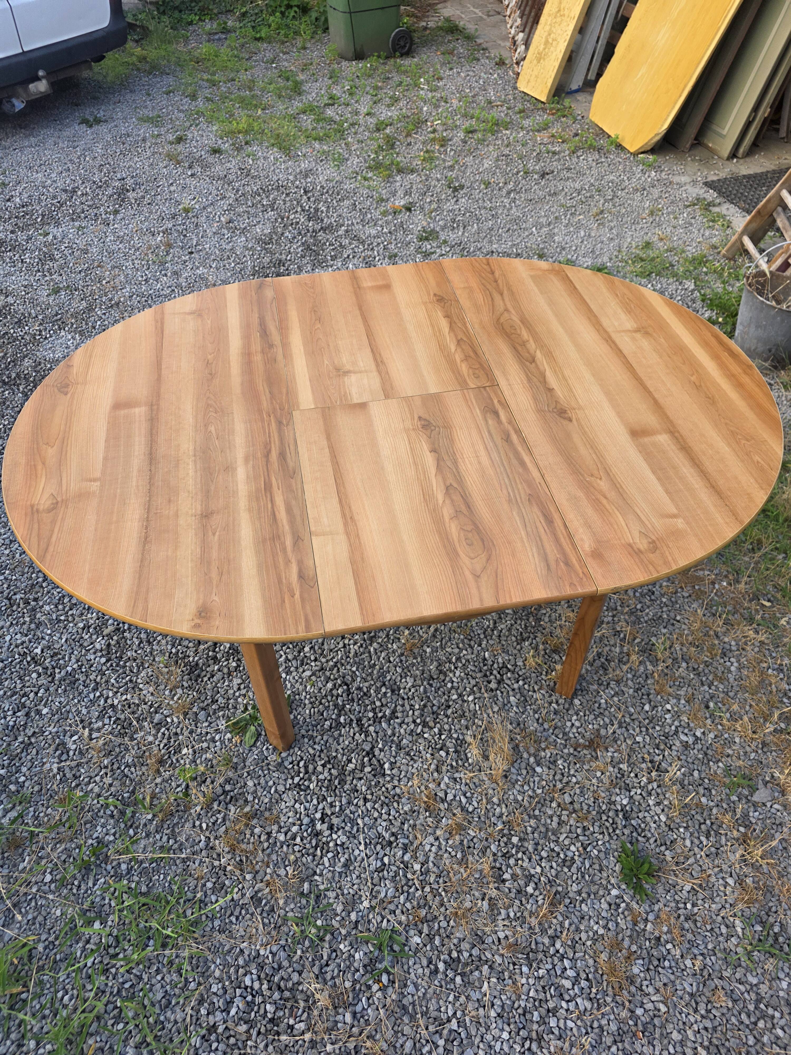Scandinavian extendable oak table from the 1960s (butterfly extension)