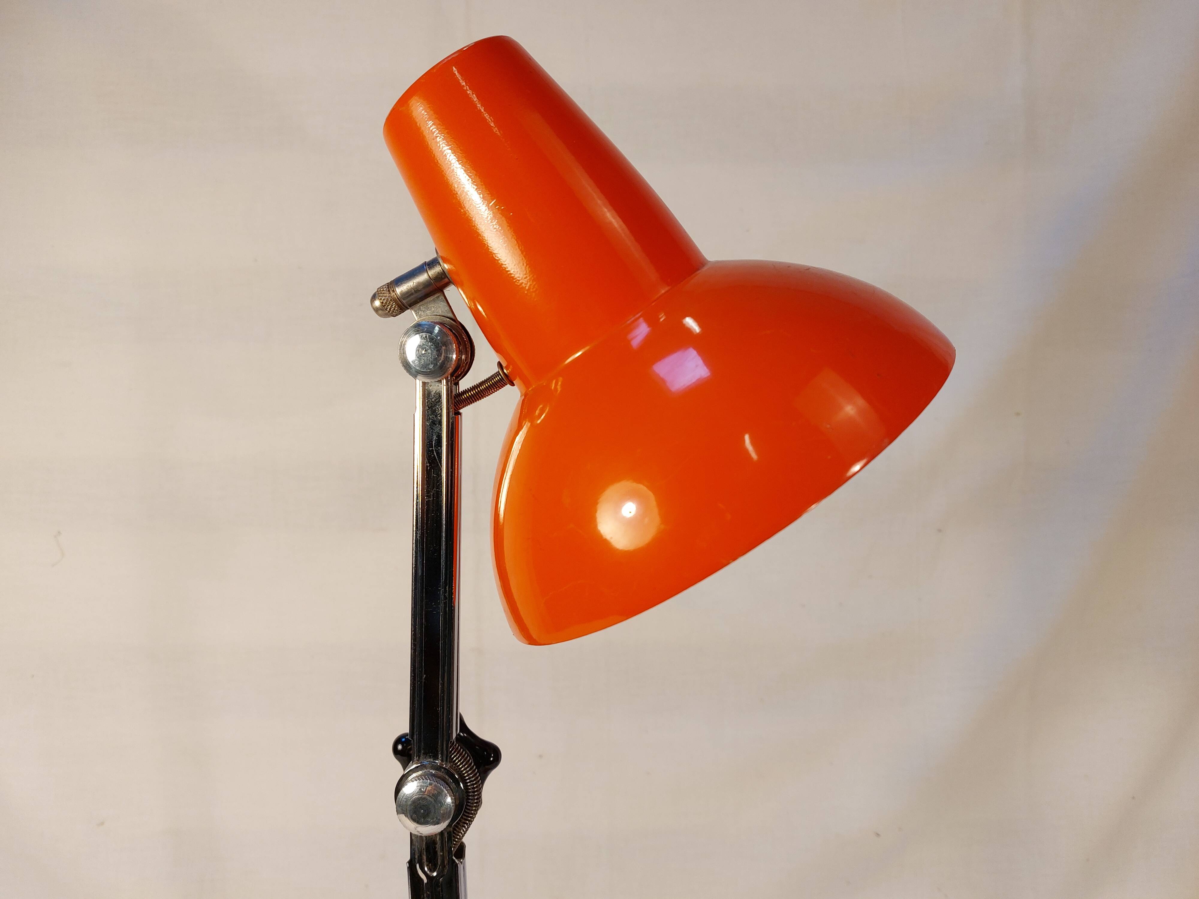 Vintage red articulated desk lamp - 70s/80s.